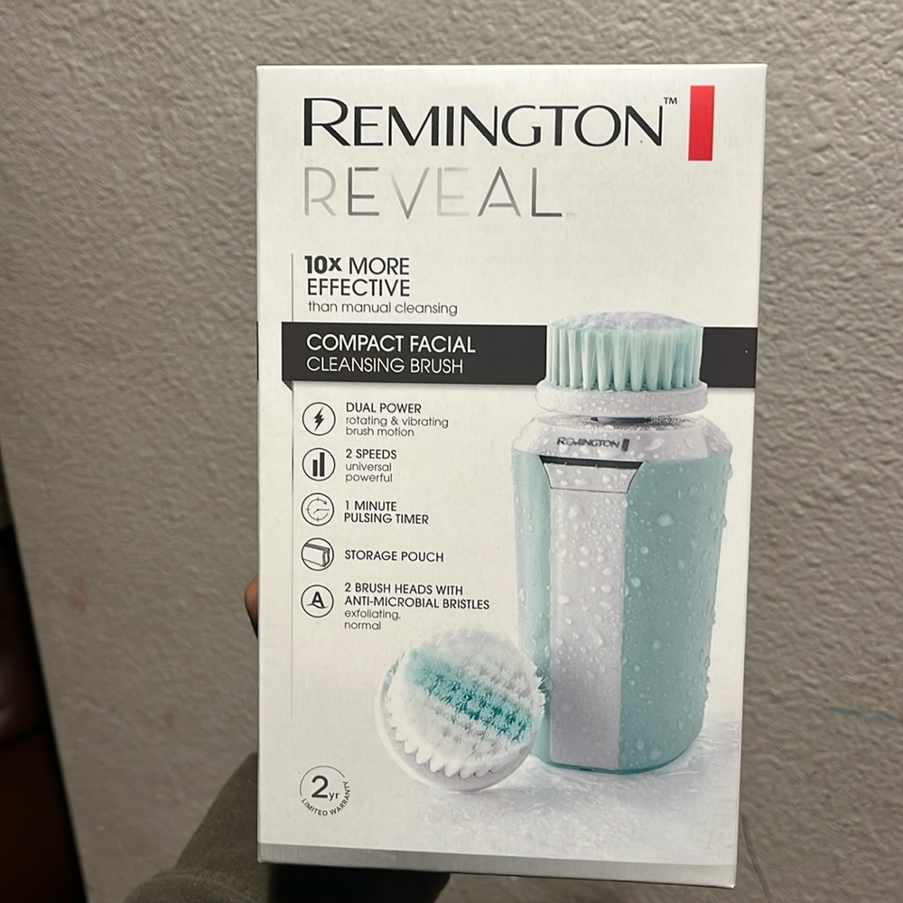 Remington Reveal Compact Facial Cleansing Brush